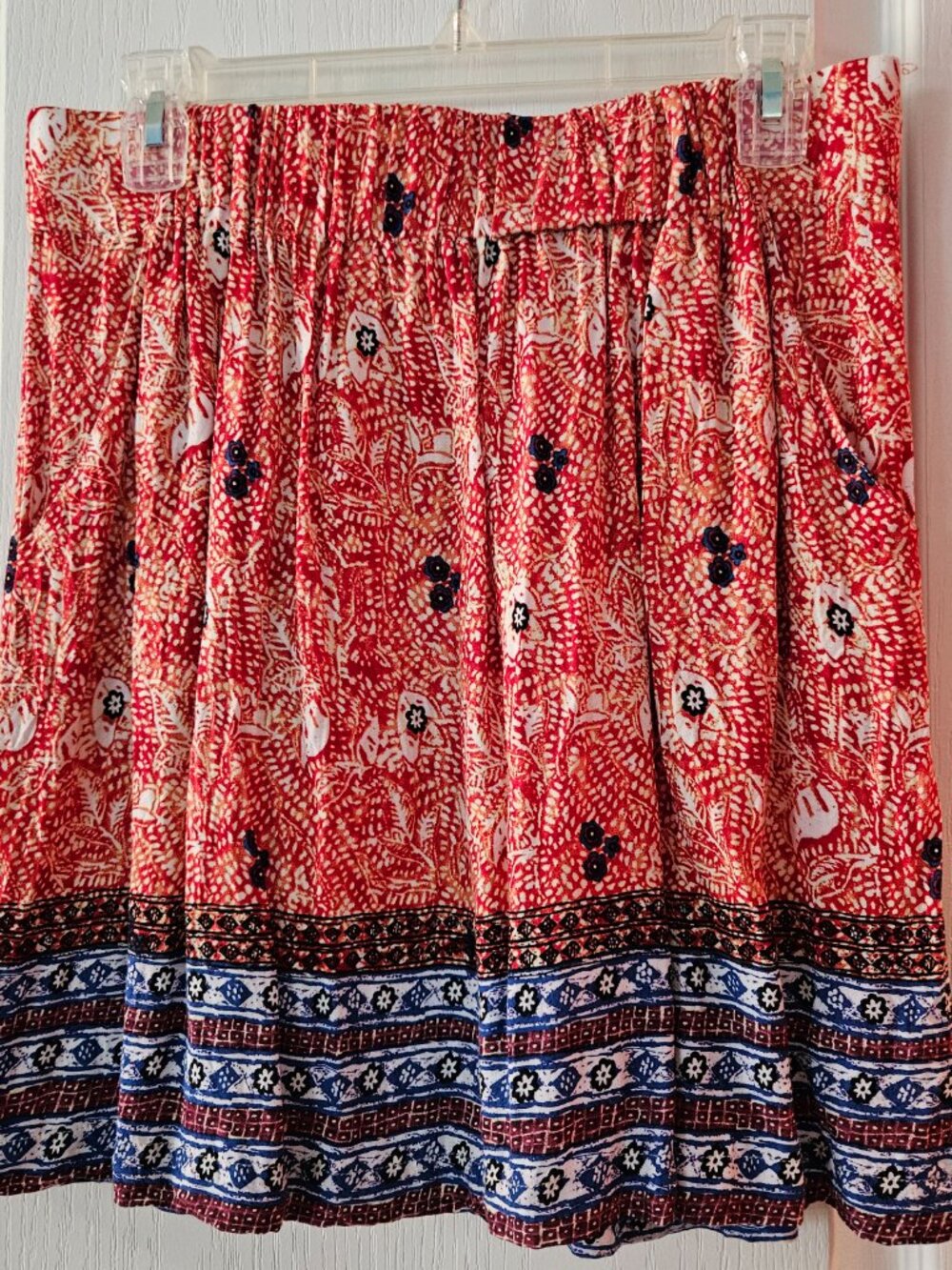VINTAGE CAbi Red Printed Mini Skirt with Blue Border Style #784 Sz M